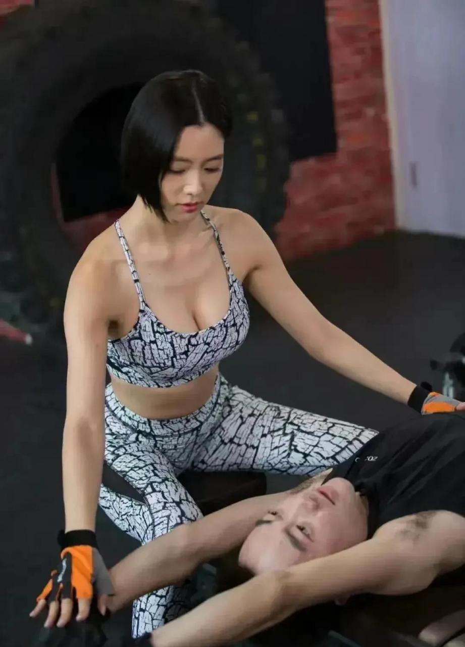 关之琳被称为香港第一美人,并且被美国杂志,评为