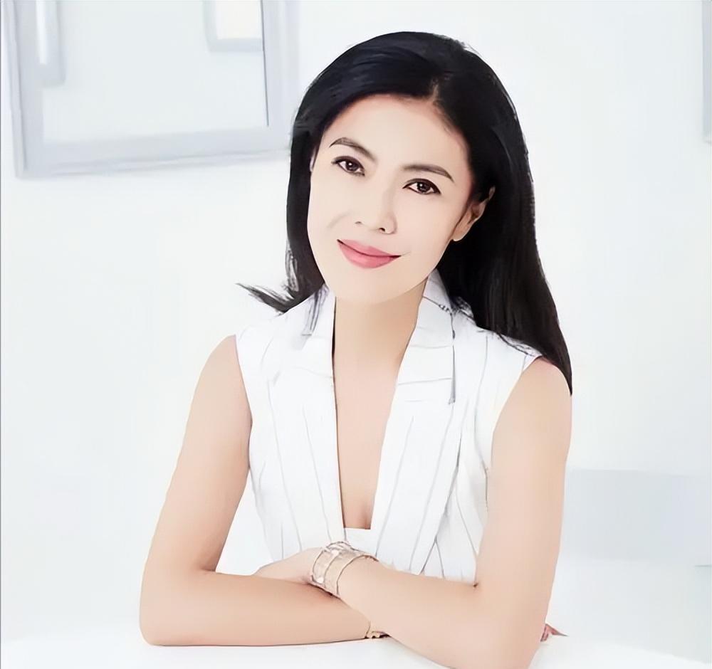 "高级交际花"苏芒:一双玉臂万人枕,为挤入上流社会不择手段