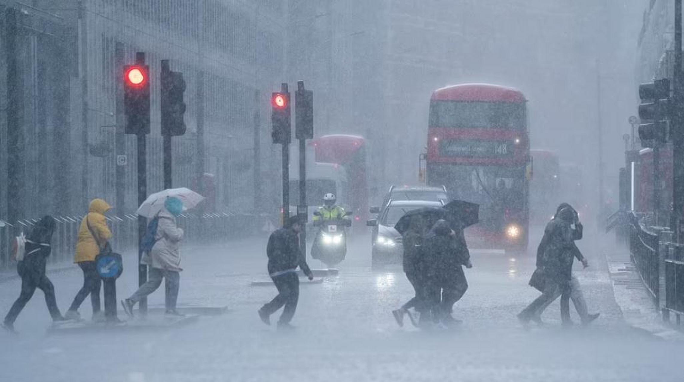 英国国王查尔斯三世今日加冕# 【#英国天气预报称6日伦敦将迎暴雨