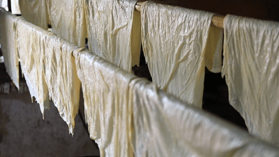 南阳家乡味儿色如金,薄如翼,可以一口"喝掉"的桐柏豆筋,就是这么香!