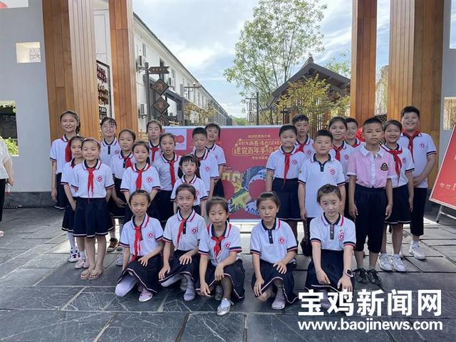 宝鸡西街小学:"知恩于心,感恩于行"爱国爱家从身边小事做起