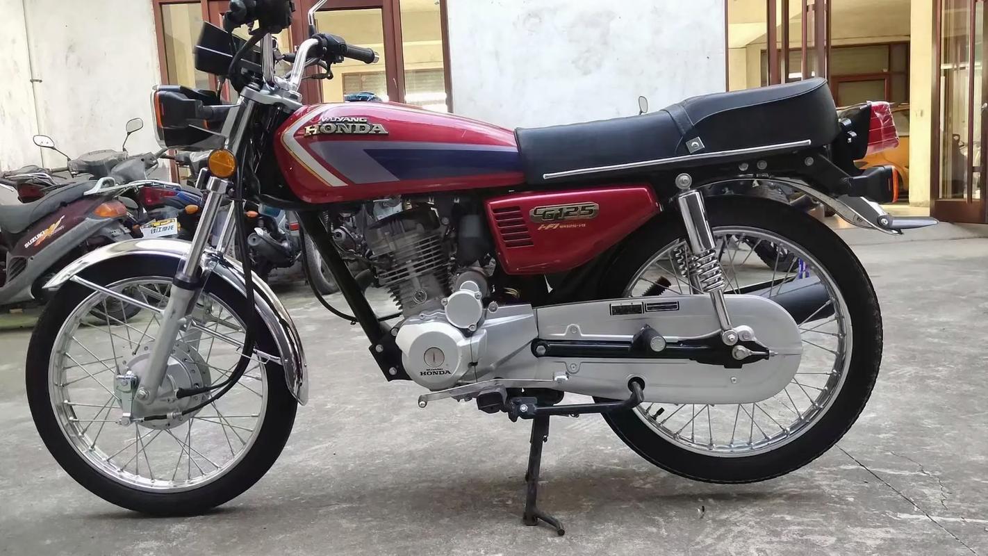 近日,五羊-本田公司推出了经过特别喷漆和精致调整的cg125特别版摩托