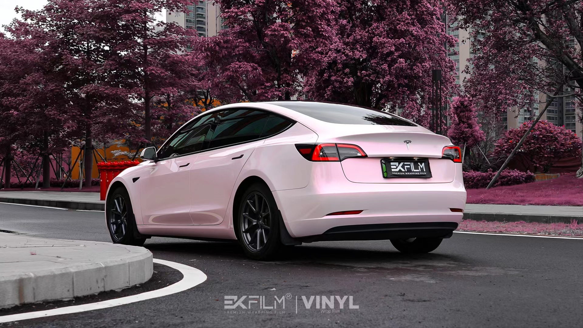 特斯拉model3-ekfilm改色膜花悦粉,柔嫩可爱