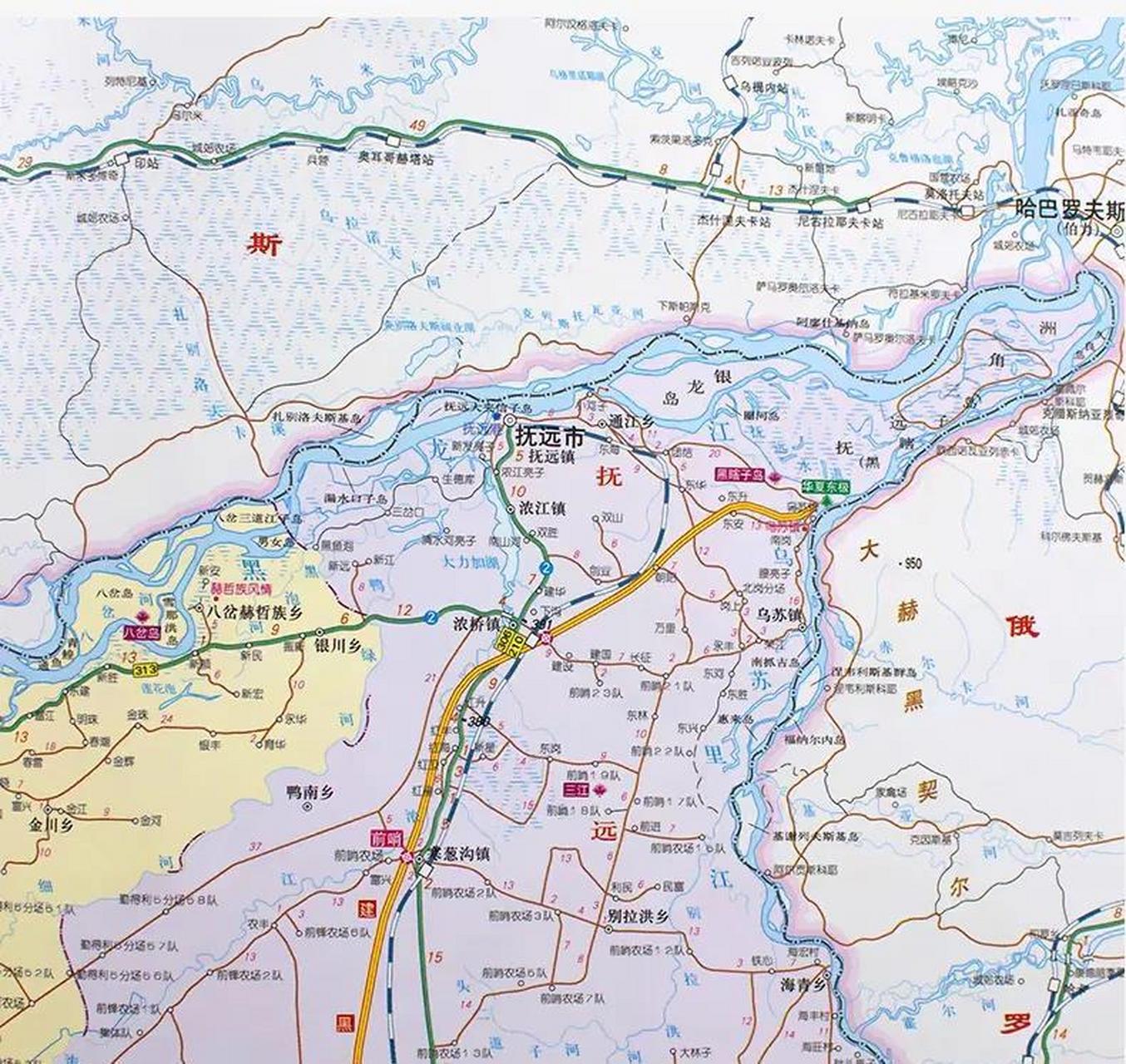 乌苏里江和黑龙江交汇处形成了抚远三角洲,也叫黑瞎子岛,这里一半属于