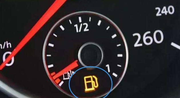 仪表盘出现油箱是什么意思