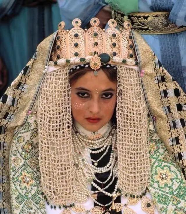 摩洛哥"新娘集市":男人逛市场挑选新娘,女孩12岁就可参加