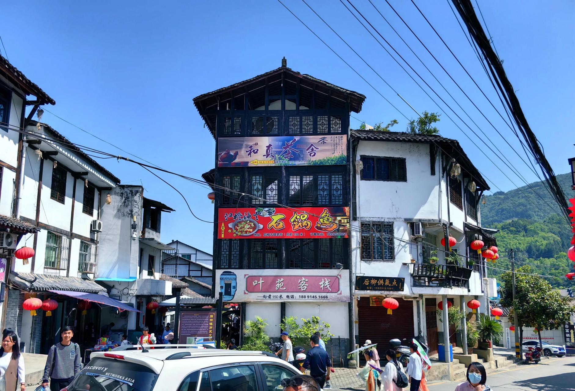 后柳古镇位于陕西省安康石泉县南部,也叫后柳水乡,地处汉水之滨的莲花