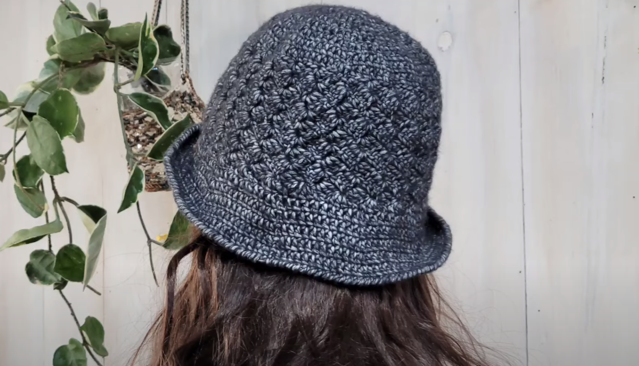 戴对了帽子可以提升气质,小编格纹桶帽教程,颜值在线有型有款