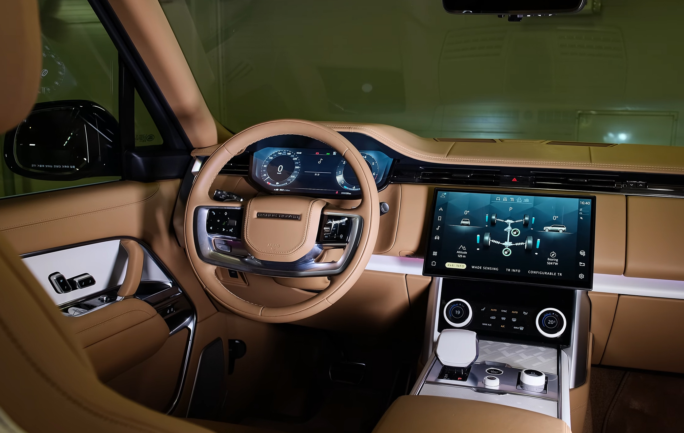 2024款路虎揽胜sv首次亮相,性能,内装,动力实现巨大飞跃