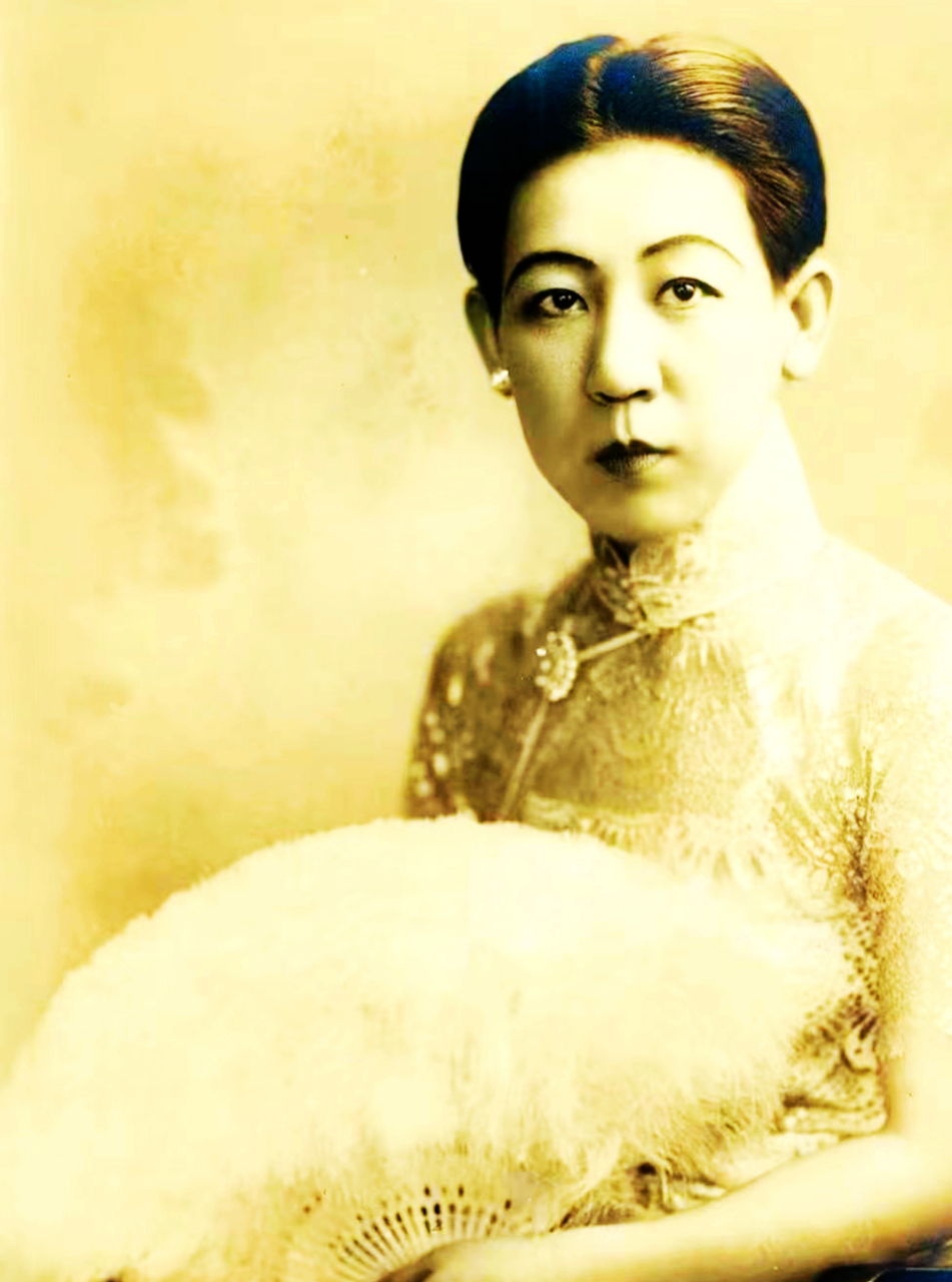 日本间谍川岛芳子是清朝和硕素亲王爱新觉罗山旗的十四女.