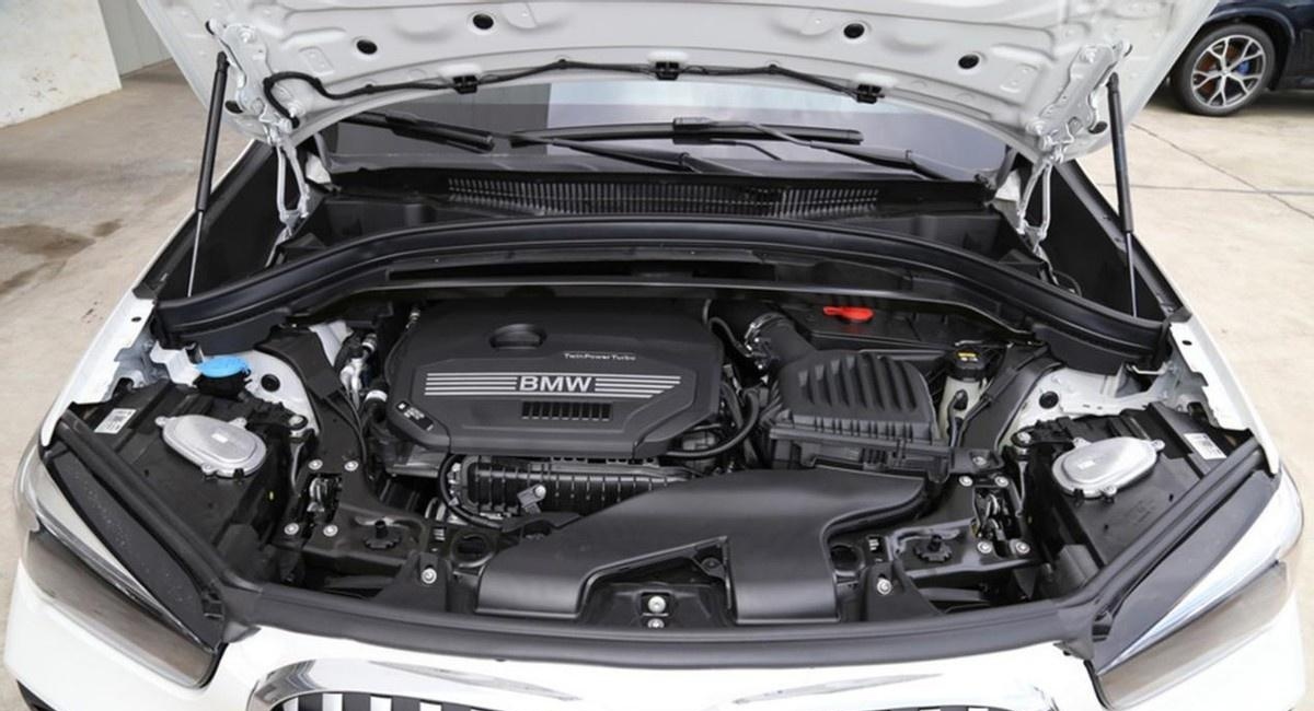 特别是在2016年,宝马为x1系列引入了搭载三缸发动机的车型,旨在实现更