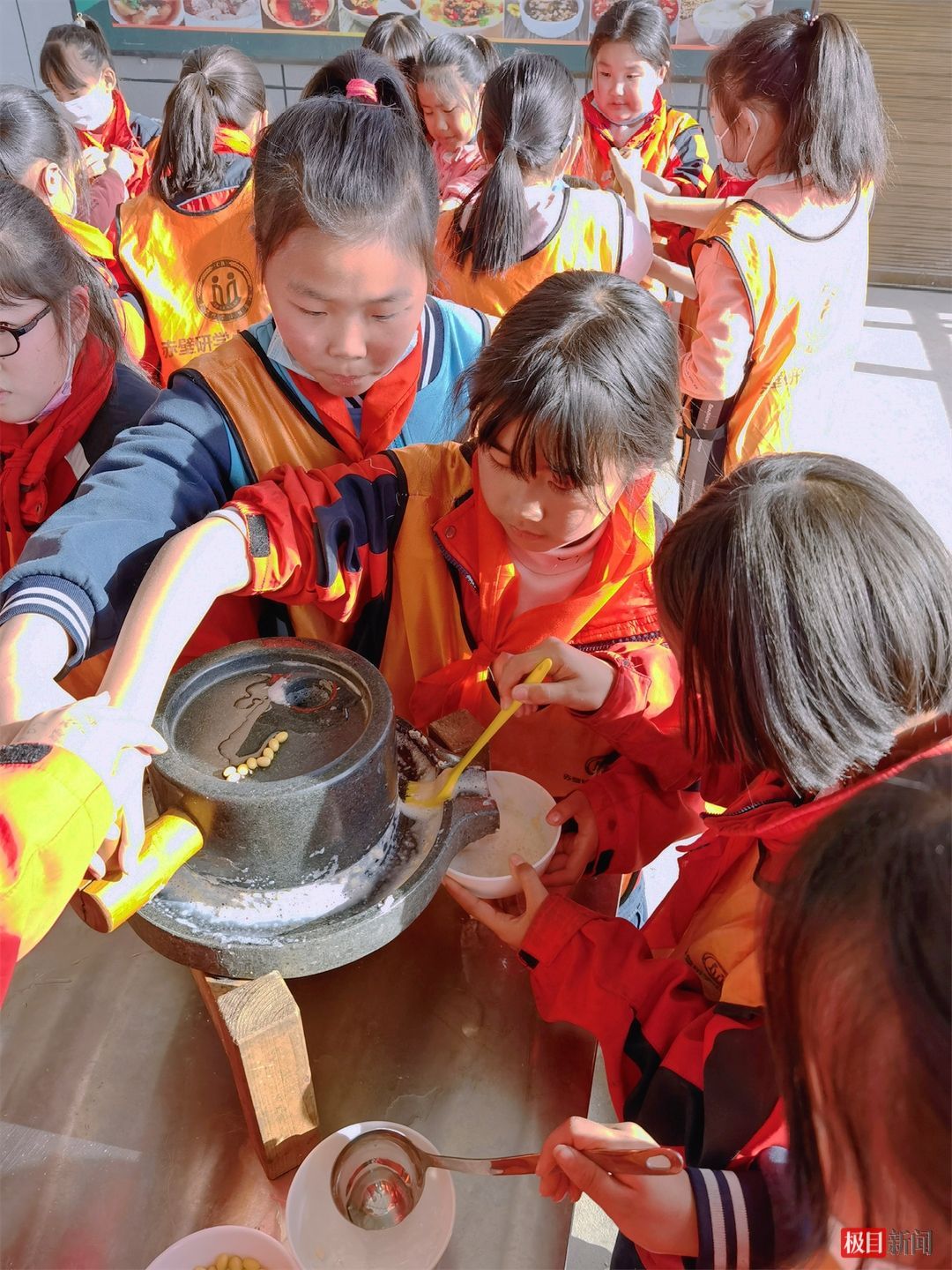 赤壁研学小镇营地:用"劳模精神"绘就孩子成长底色