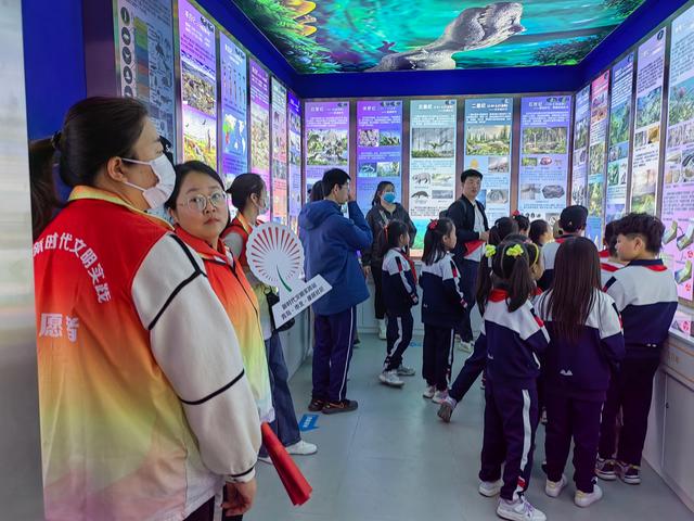 市北区洛阳路街道康居社区携手青岛明德小学开展"参观青岛海洋地质
