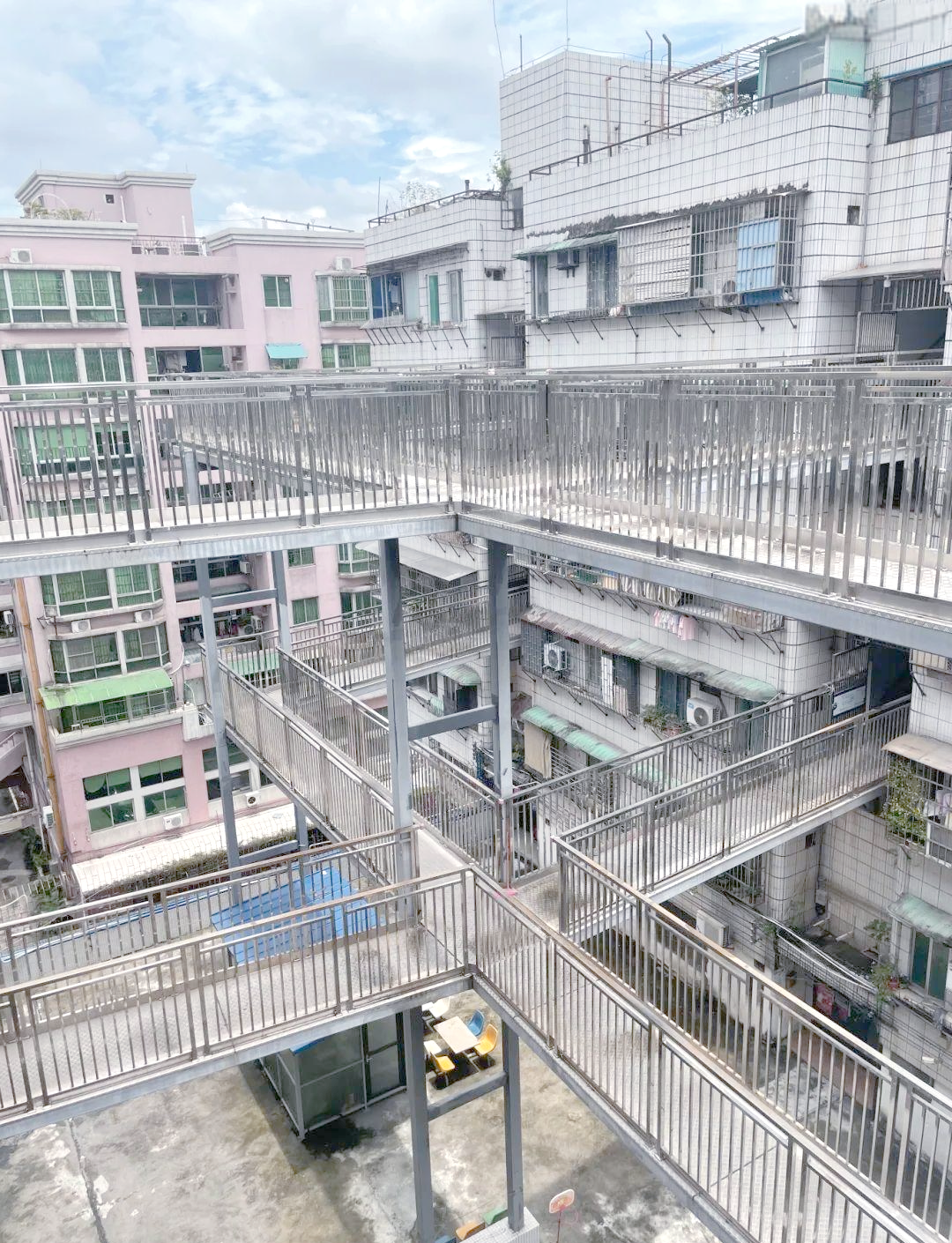 广州海珠区一小区成功加装电梯,连廊设计引众多摄影爱好者打卡!