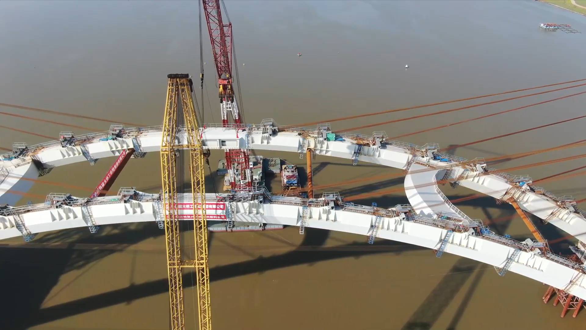 南昌复兴大桥主拱顺利合龙