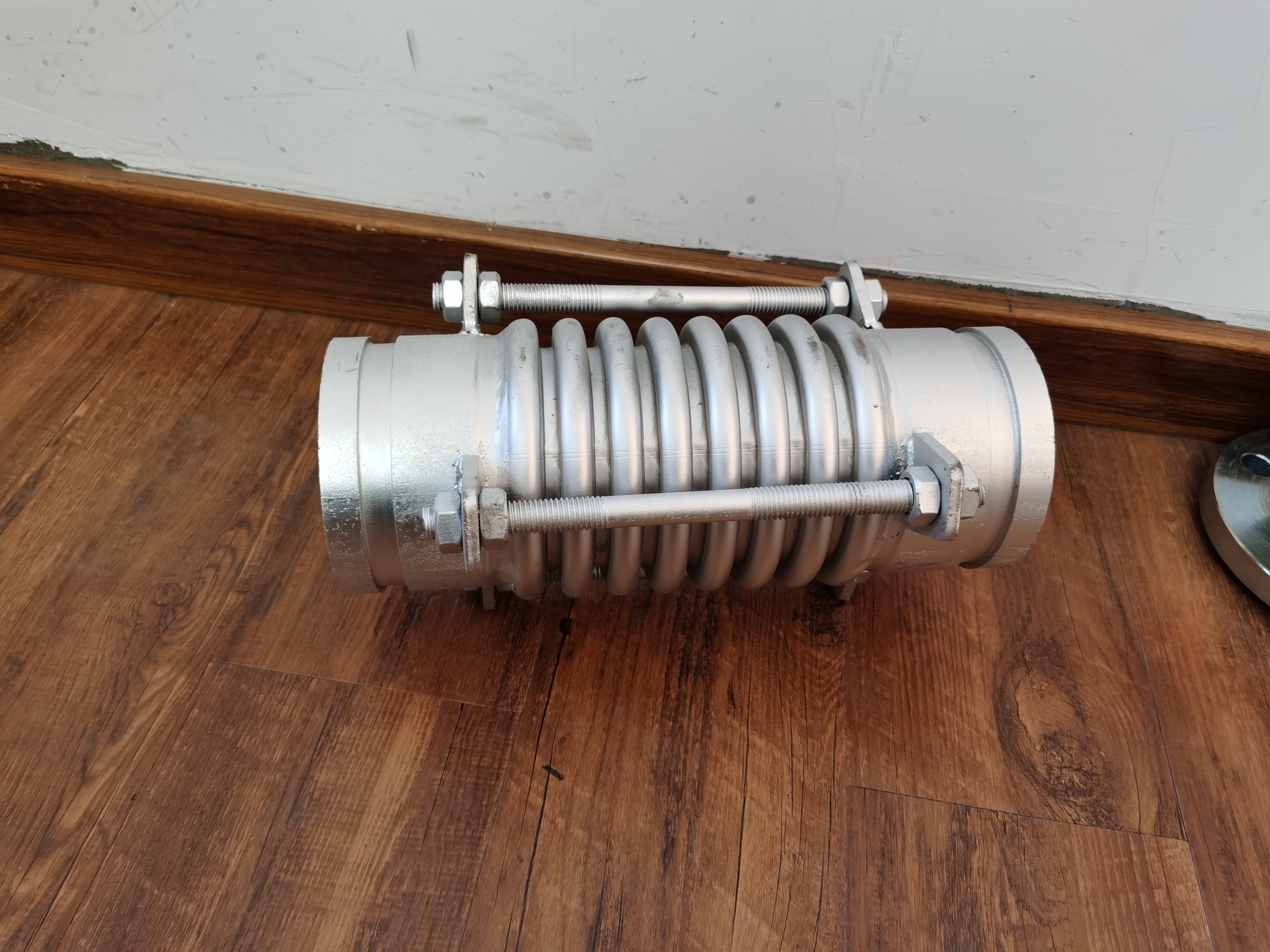 如何选择沟槽波纹补偿器?