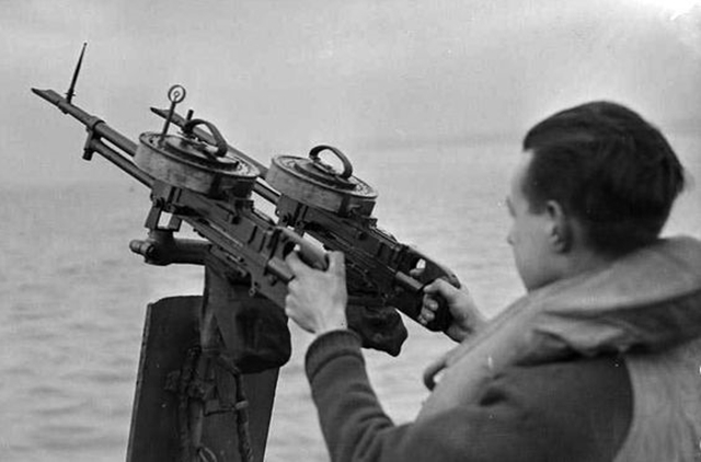英国维克斯k型航空机枪,地面部队也爱用的武器