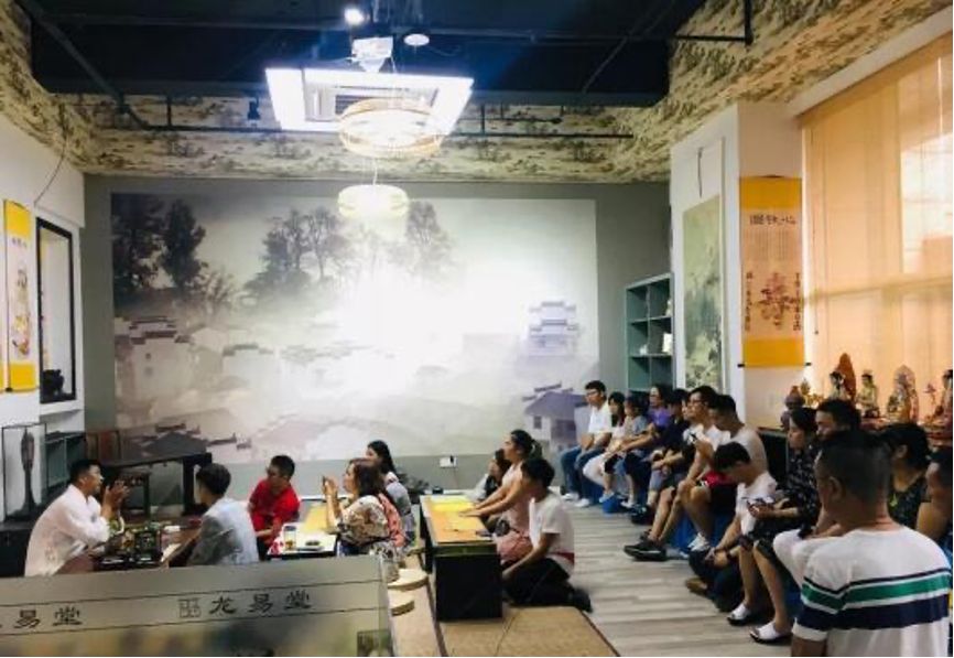 何志强教授带领学员游学江阴