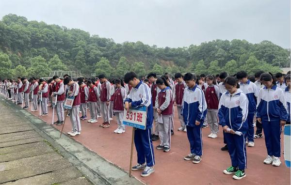 淞南中学举行"悼念袁隆平院士"活动