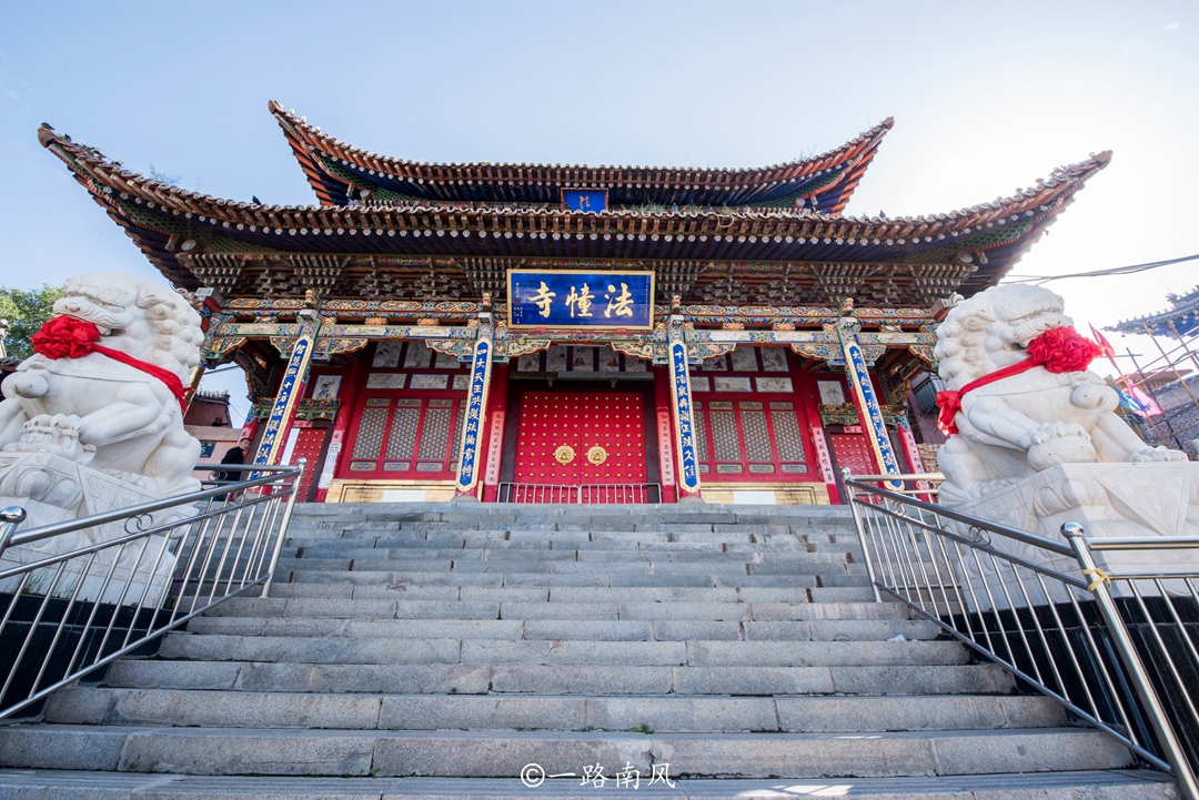 青海省最大的尼姑寺院,里面却有座财神殿,免费开放游客很少