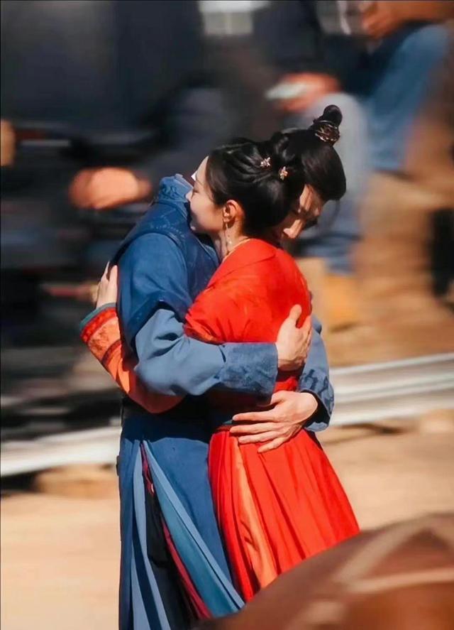 白敬亭和宋轶频繁上热搜,狗仔爆料他们恋情细节,避免同框!