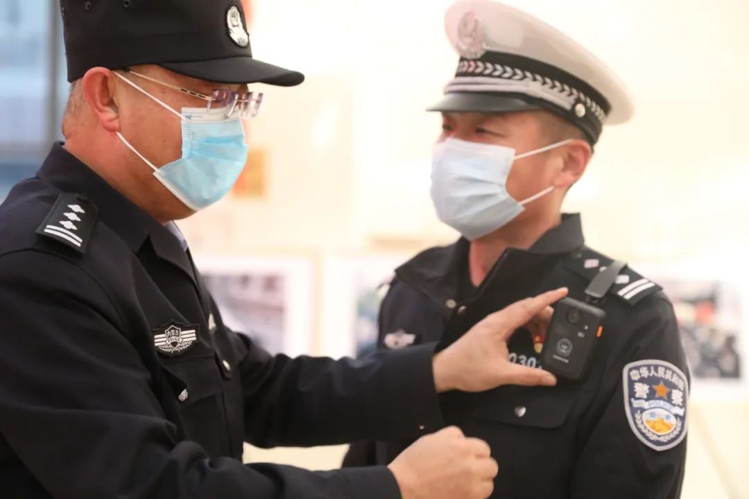 「新动态」5g科技助推警务丨乌海市公安局举行新式警用装备发放仪式