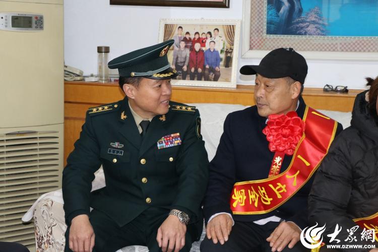 潍坊市临朐县开展走访慰问荣立二等功现役军人家庭活动