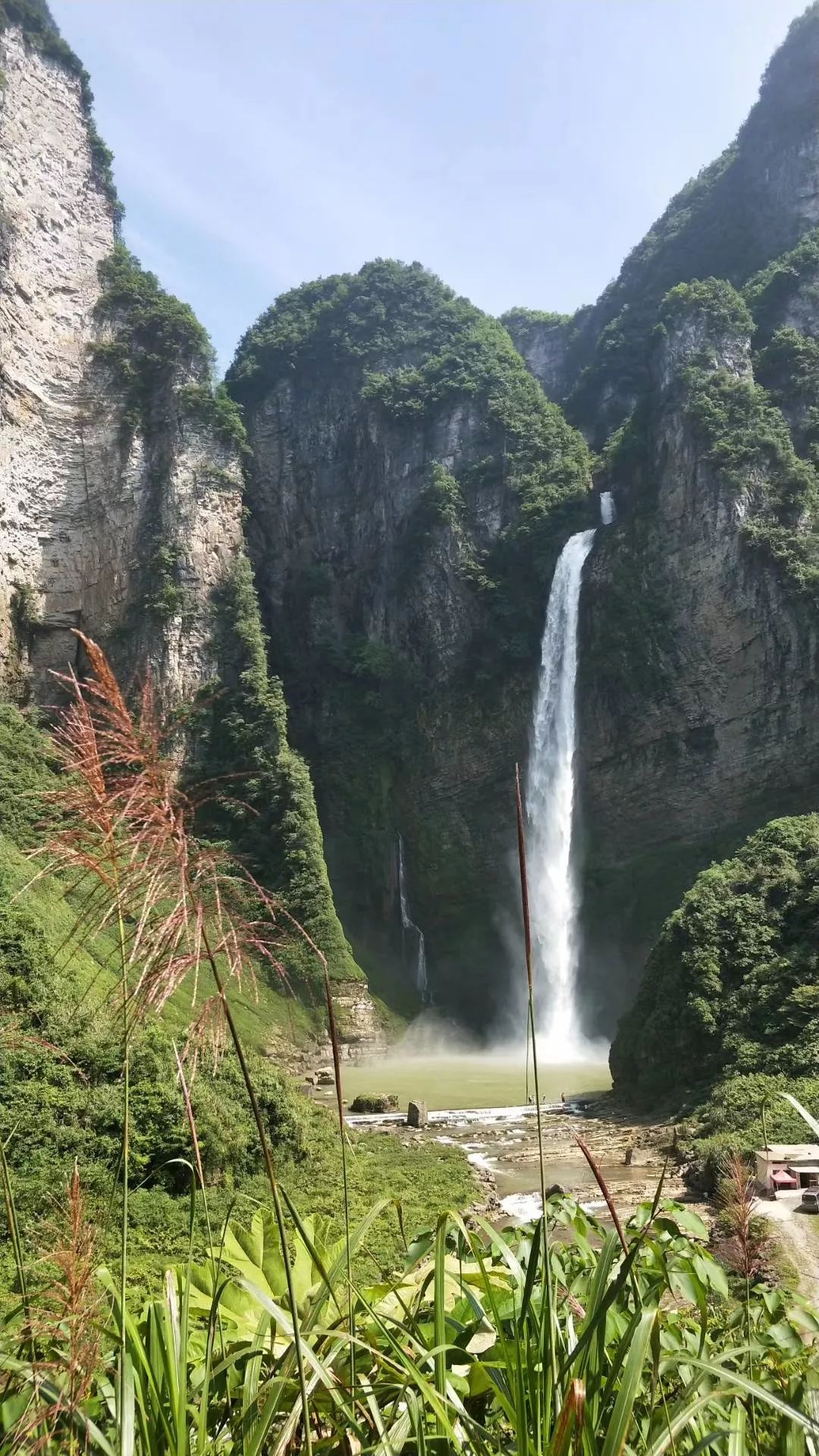 尖朵朵瀑布—山中掉下来的一条河