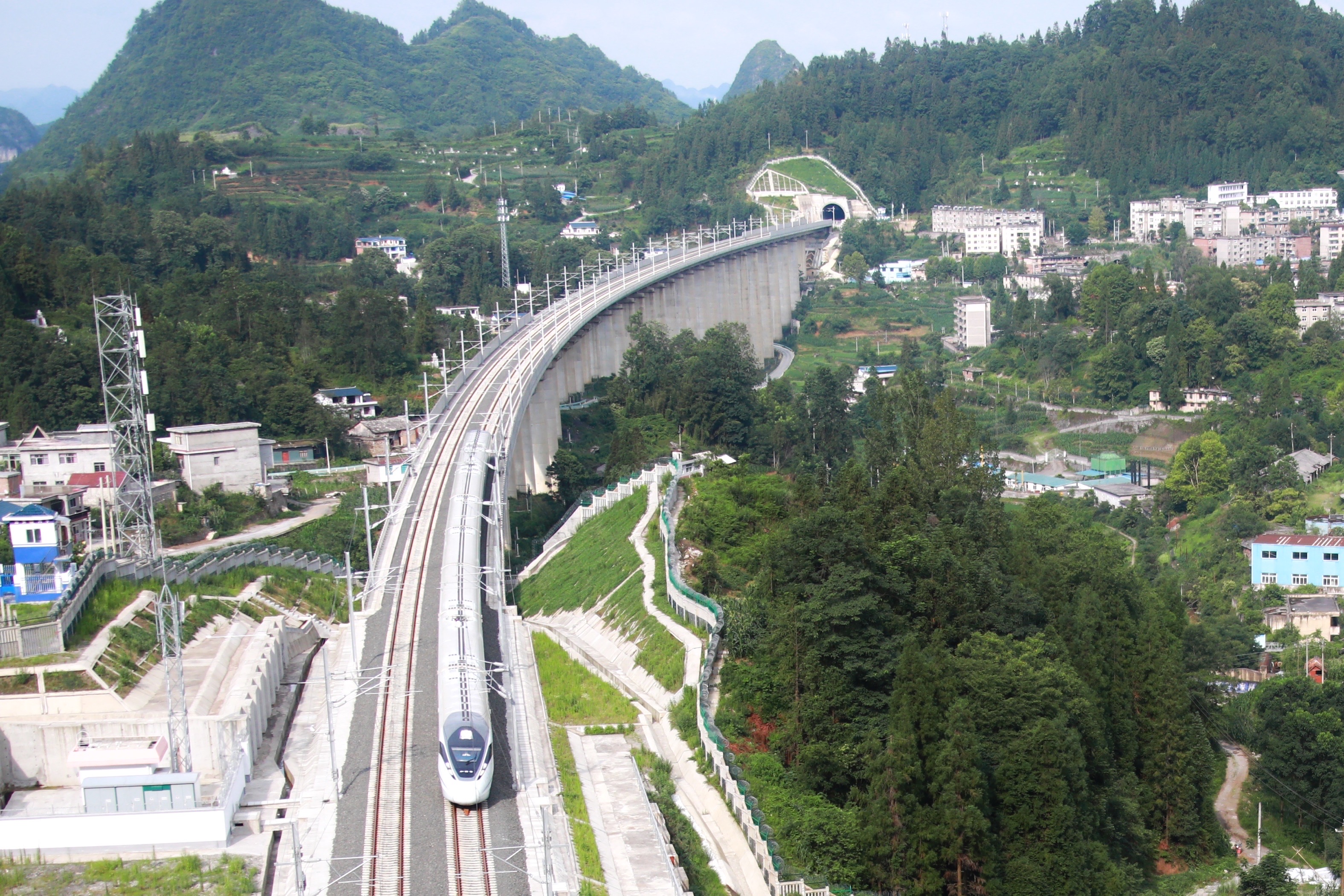 安六高铁开通运营