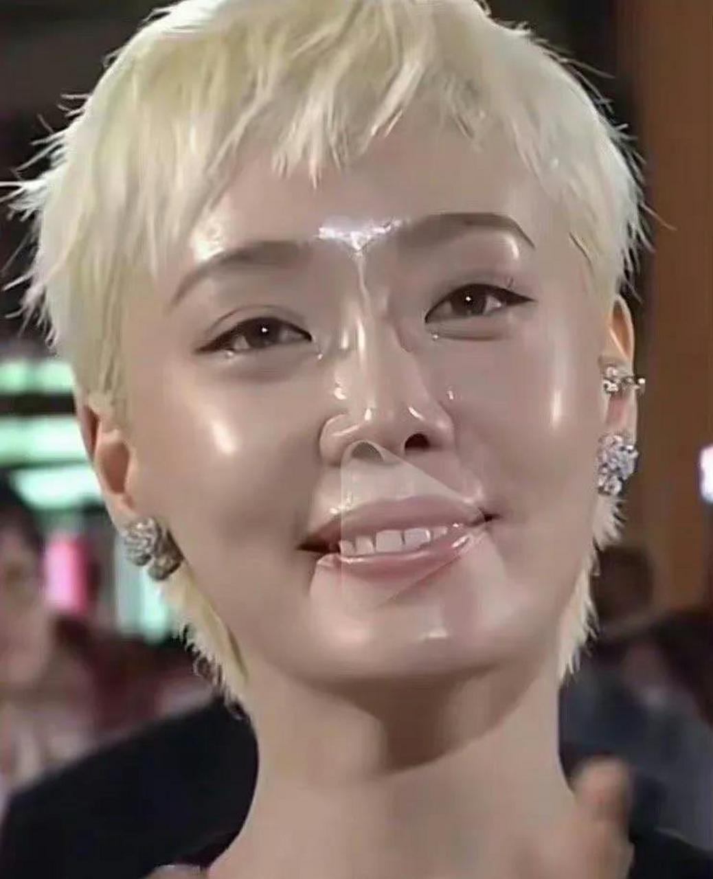 来看看韩国明星的水光肌妆容,反正我是无法理解的[捂脸] 