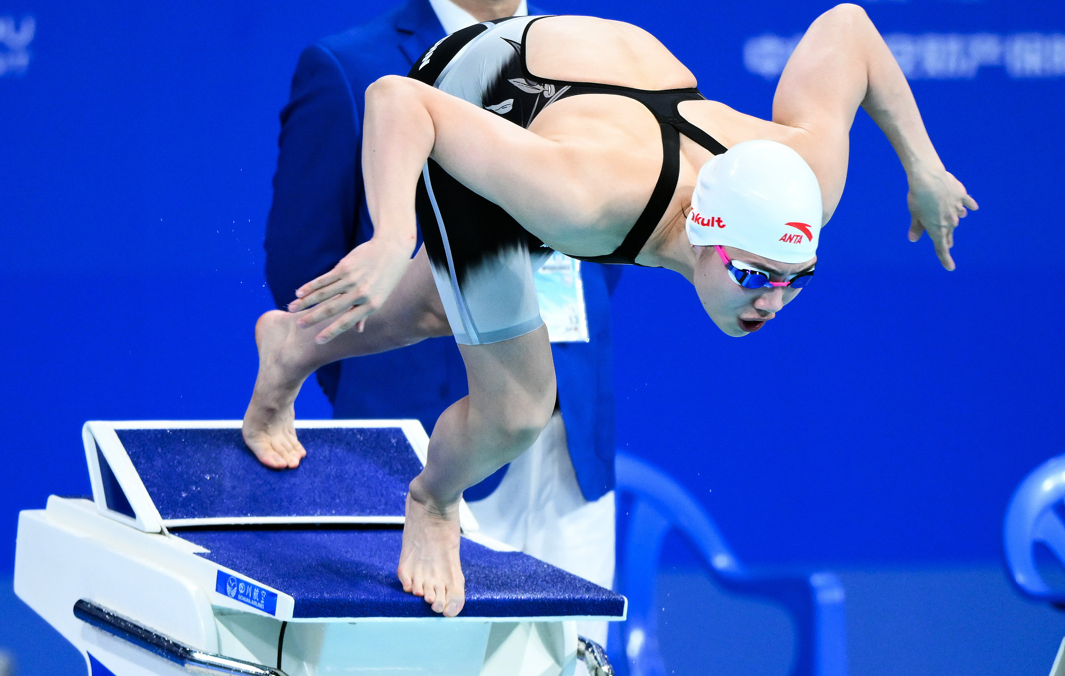 游泳——女子50米蝶泳:张雨霏晋级决赛