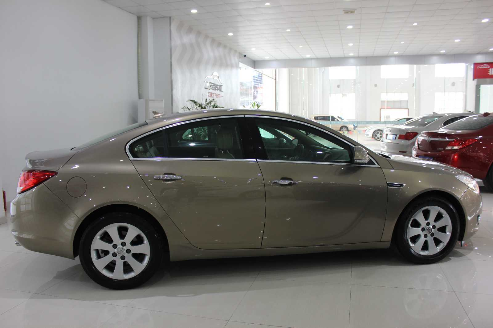 别克君威2010老款