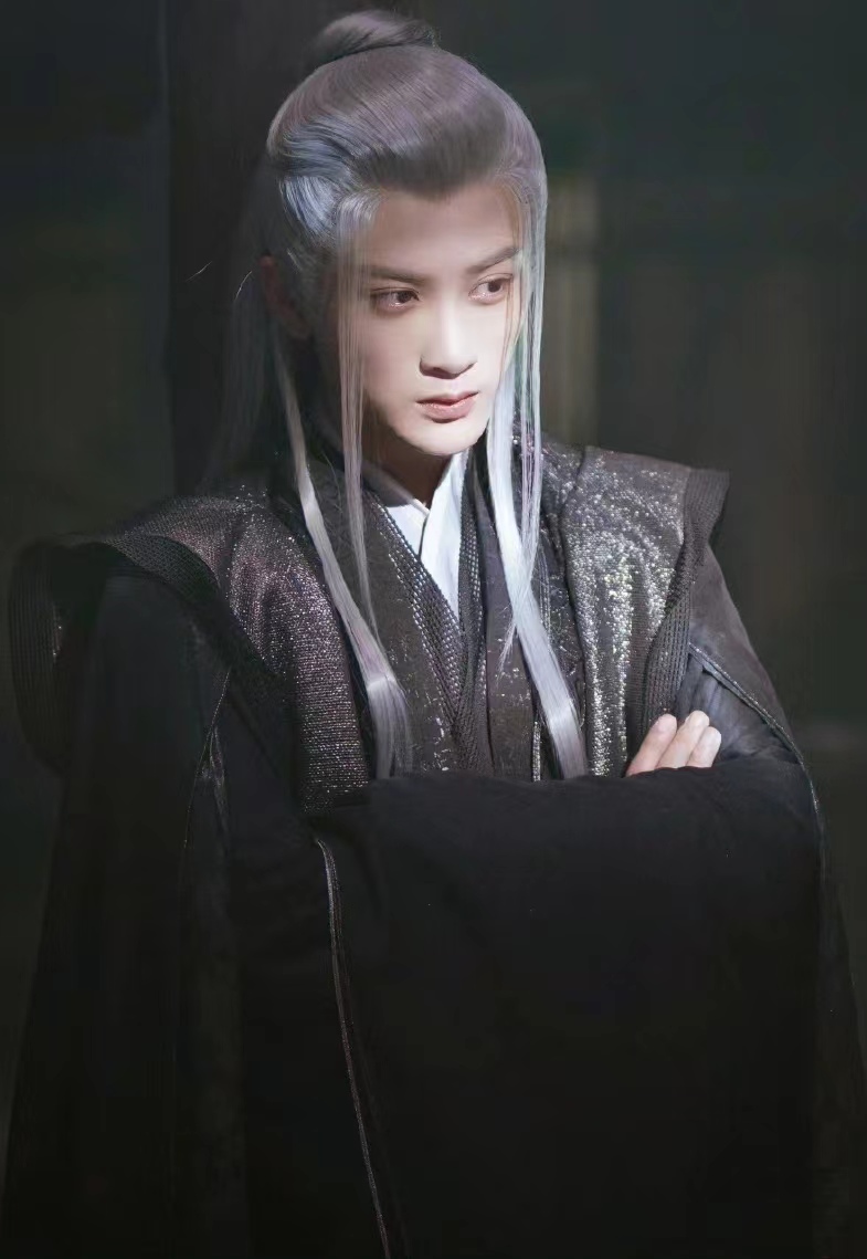 黑衣檀健次相柳不如白衣飘逸魅惑却更添几分清冷破碎预示悲惨结局