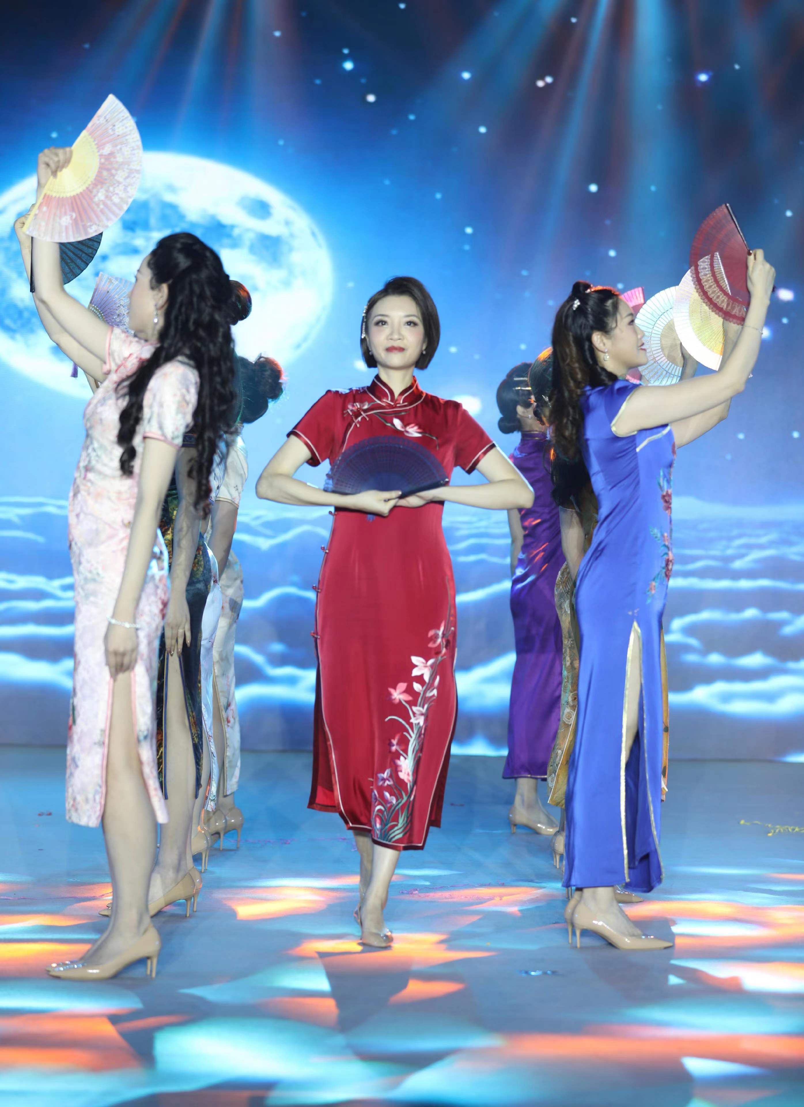 传统碰撞时尚,首届大湾区旗袍巾帼风采大赛决赛举行