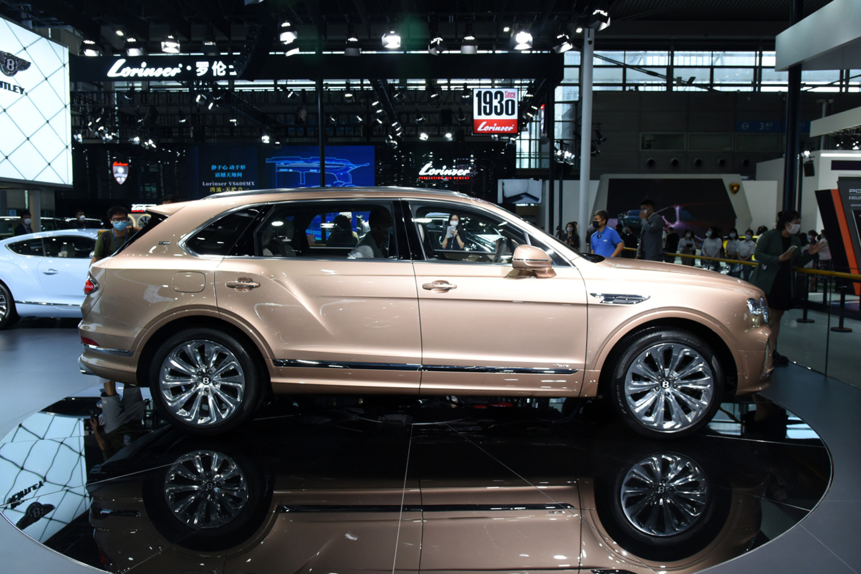 粤港澳车展丨库里南也不过如此吧?宾利添越长轴距首发限量版亮相