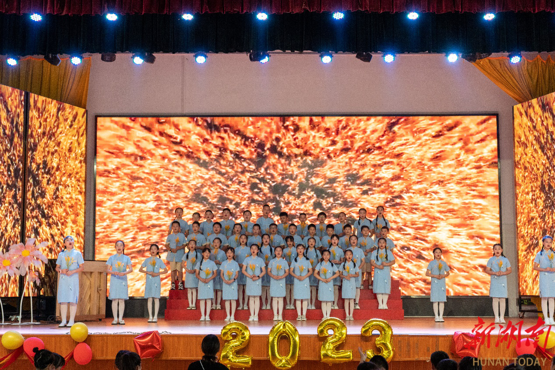 长沙县19梨街道花园小学开展庆"六一"经典诵读活动