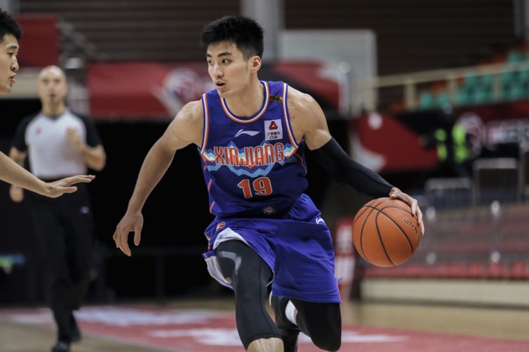 新疆控卫于德豪首发出场11分钟便6犯下场 1分未得