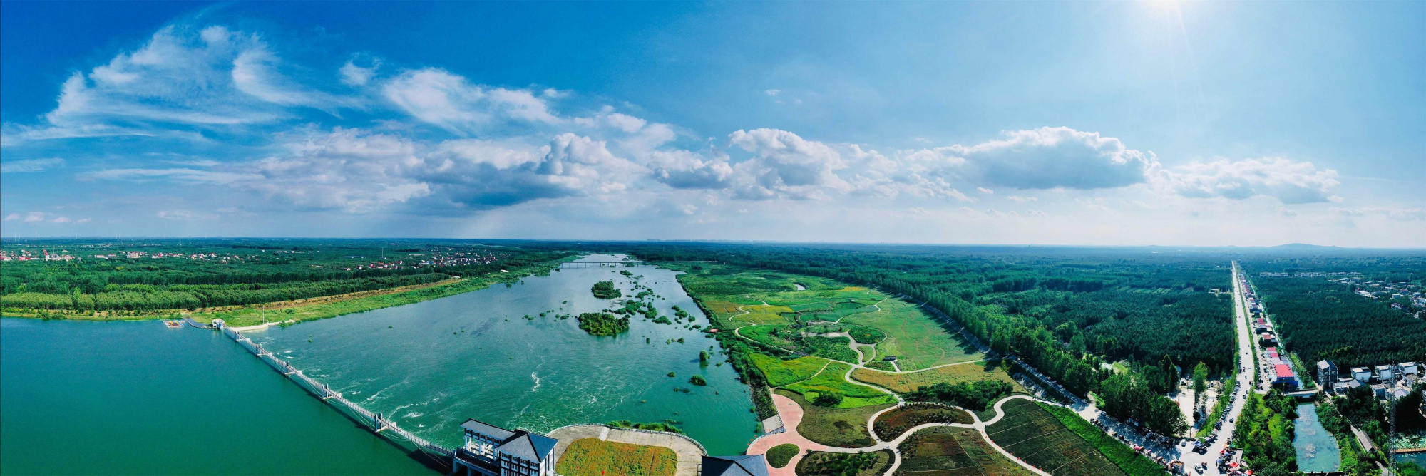 美丽江苏·每日一景丨邳州银杏湖风景区:水天一色的夏日风情