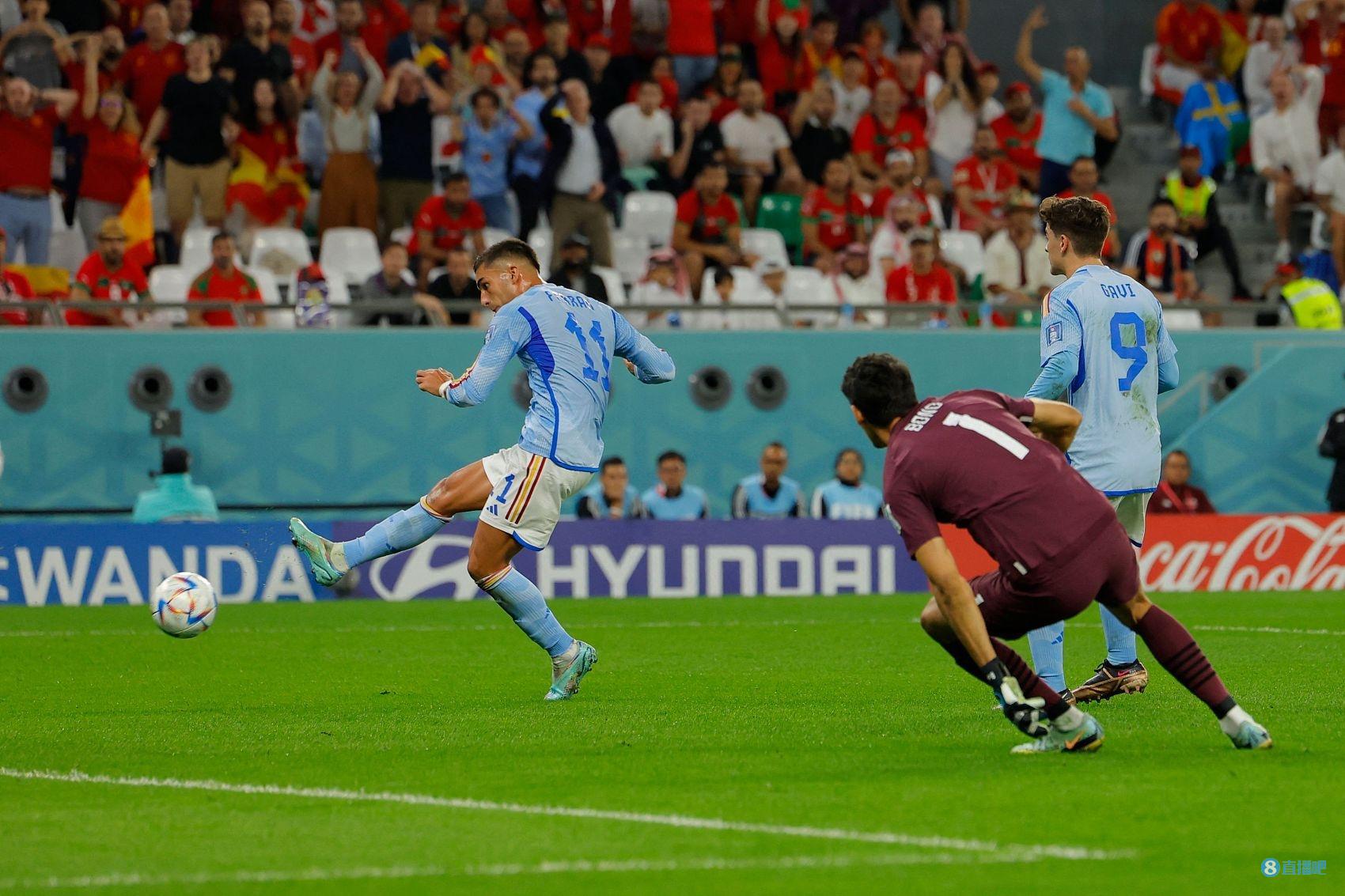 沉闷!西班牙vs摩洛哥上半场0进球,目前1/8决赛中唯一一场