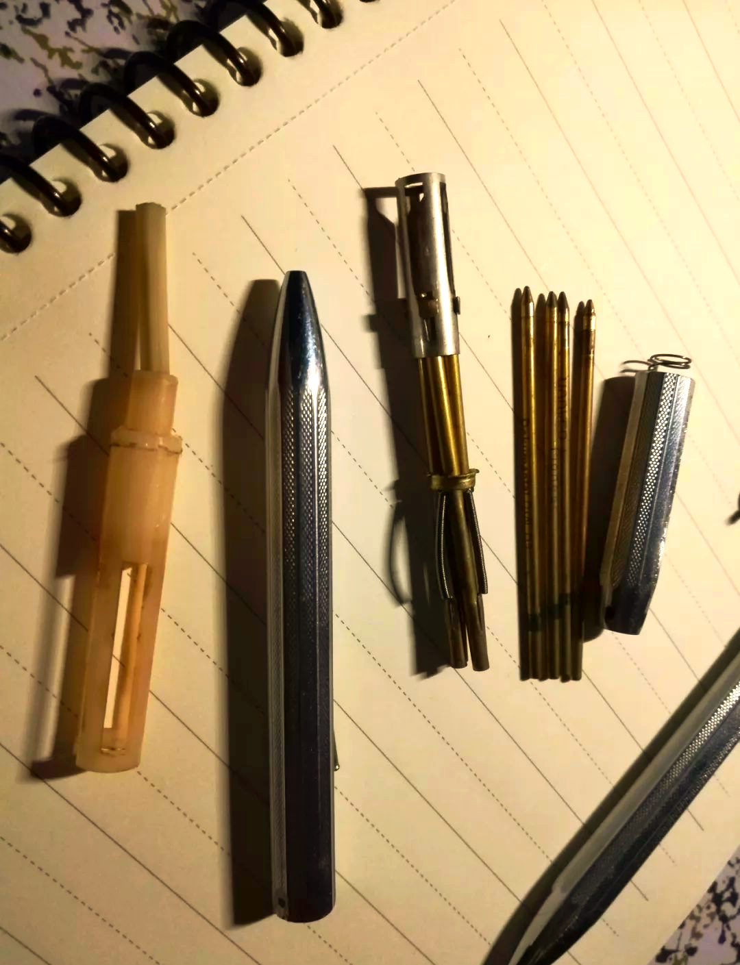 拆解万宝龙多功能圆珠笔,探索内部神秘结构