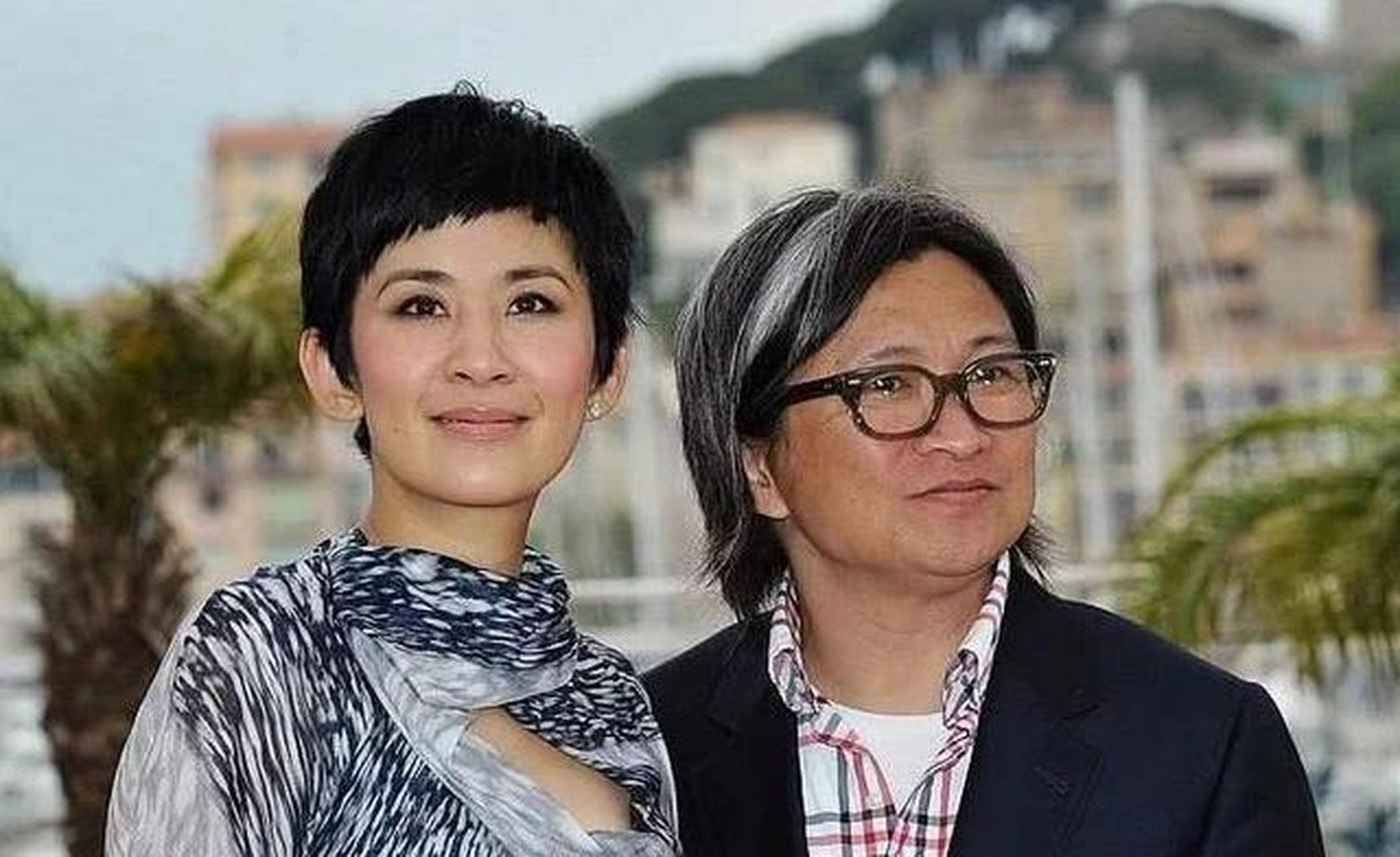 当年,吴君如还在和杜德伟拍拖,有一次她要来内地参加商演,没想到第二