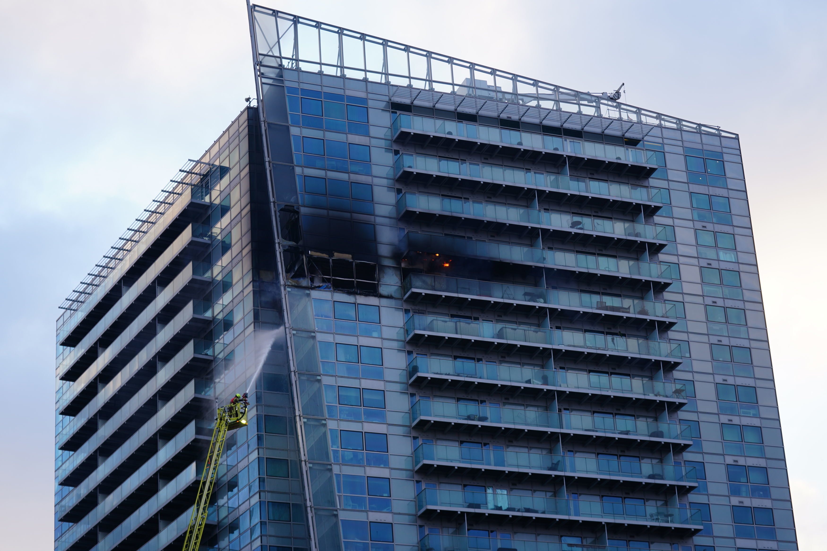 英国伦敦一栋高层建筑物发生火灾