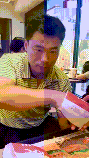 看就知道是亲生父女 第11张