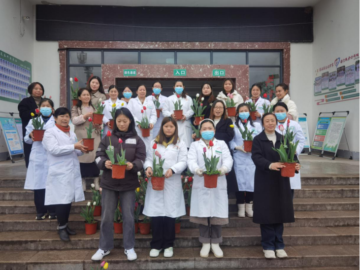 长寿区卫生健康系统区农业农村委组织女职工前往黄草山开展"绽放她