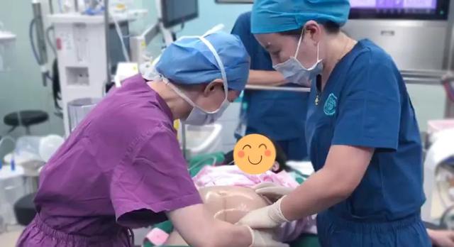 医生"乾坤大挪移"扭转胎位,海口一臀位孕妈成功顺产