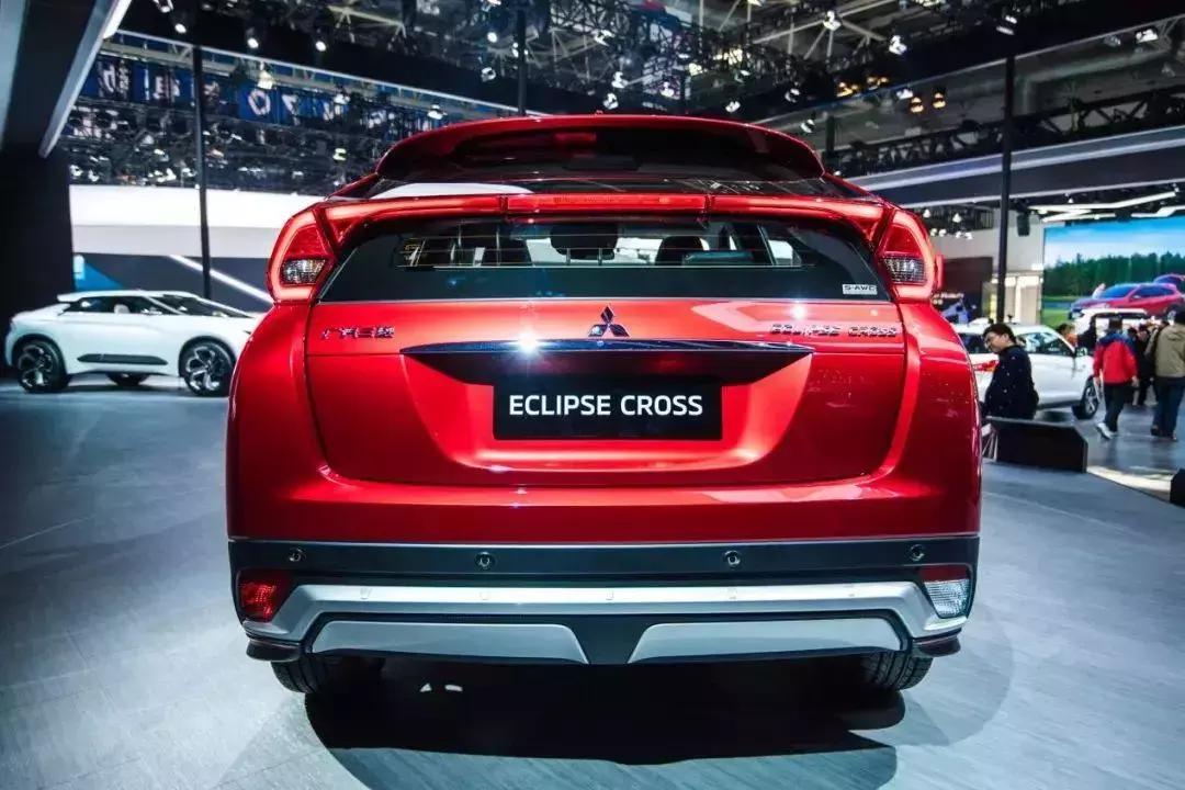 三个箭头朝下是什么车标