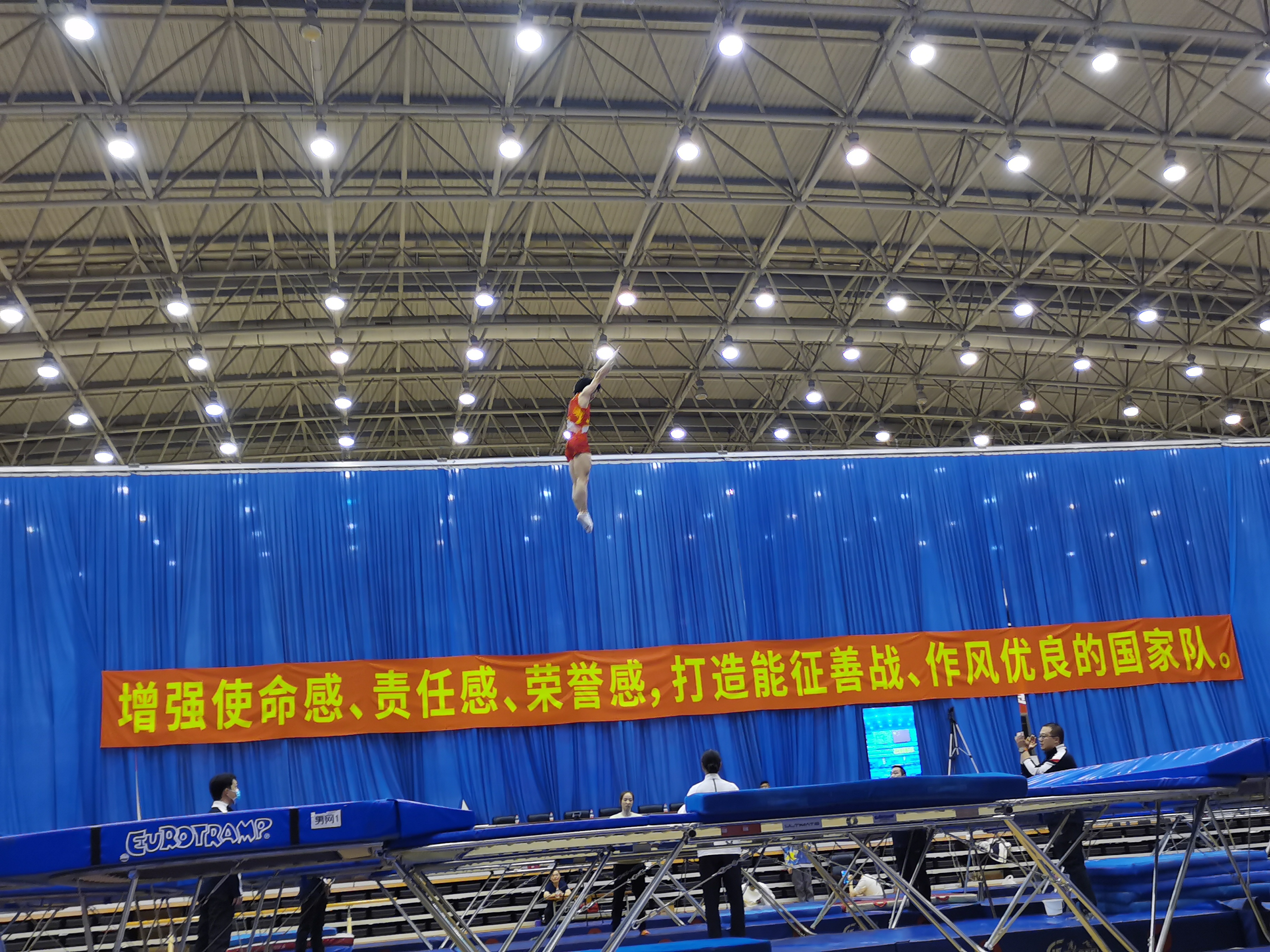 严浪宇稳居中国蹦床队冬训测验榜首