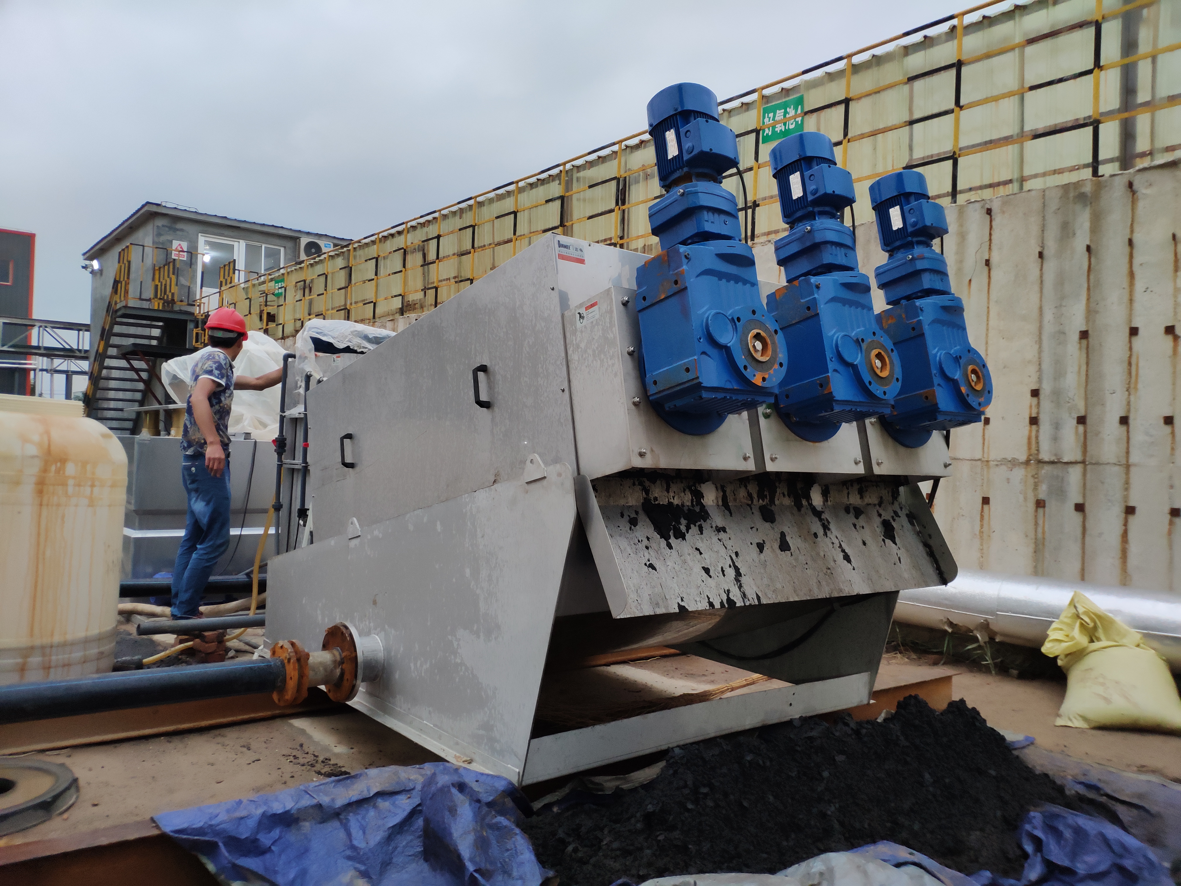 叠螺式污泥脱水机在污泥市场的需求量