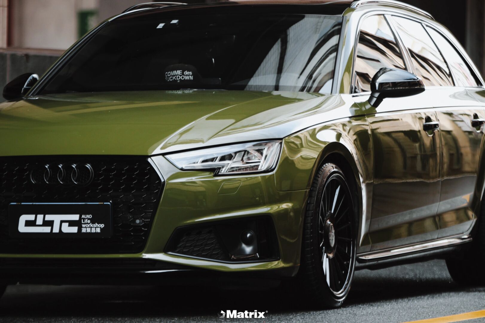 奥迪a4矩阵改色膜战斗绿,这个秋天最值得尝试的颜色之一