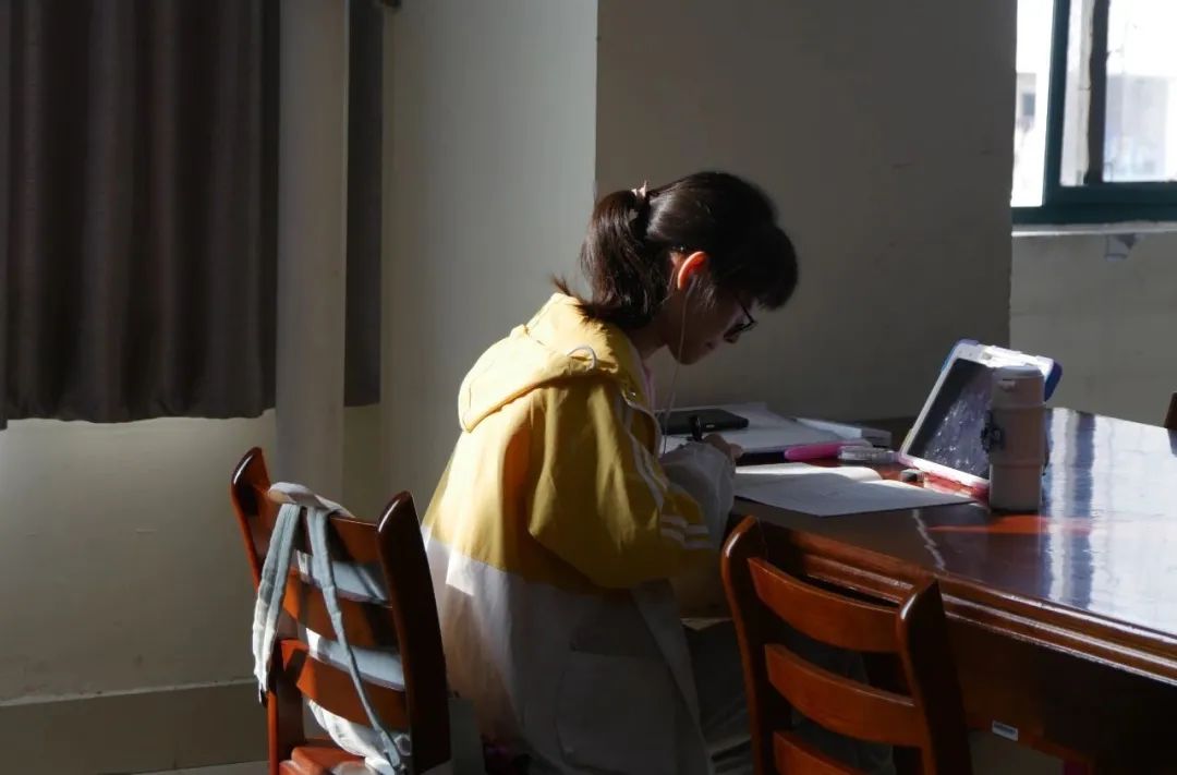 end图片 | 崔轩瑜 赵晓晔 刘嘉毅 姜卓余 杨艺车汉正 郭璞 王梦婕